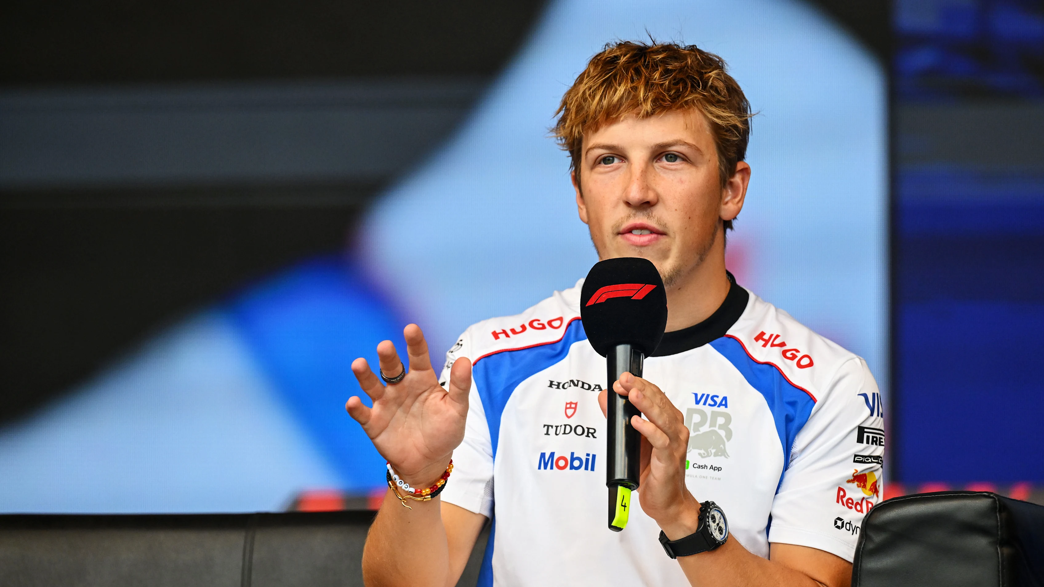 Bakú, Azerbaiyán - 19 de septiembre: Liam Lawson de Nueva Zelanda y Visa Cash Racing Bulls habla sobre