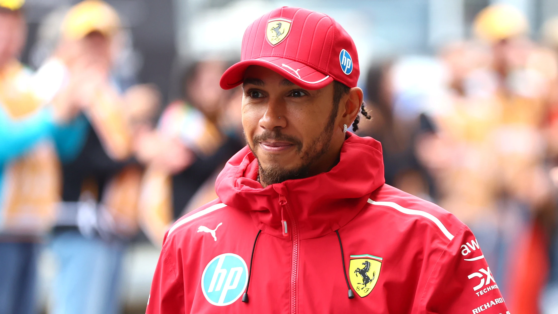 BAKU, AZERBAIYÁN - 21 DE SEPTIEMBRE: Lewis Hamilton de Gran Bretaña y la Scuderia Ferrari en el