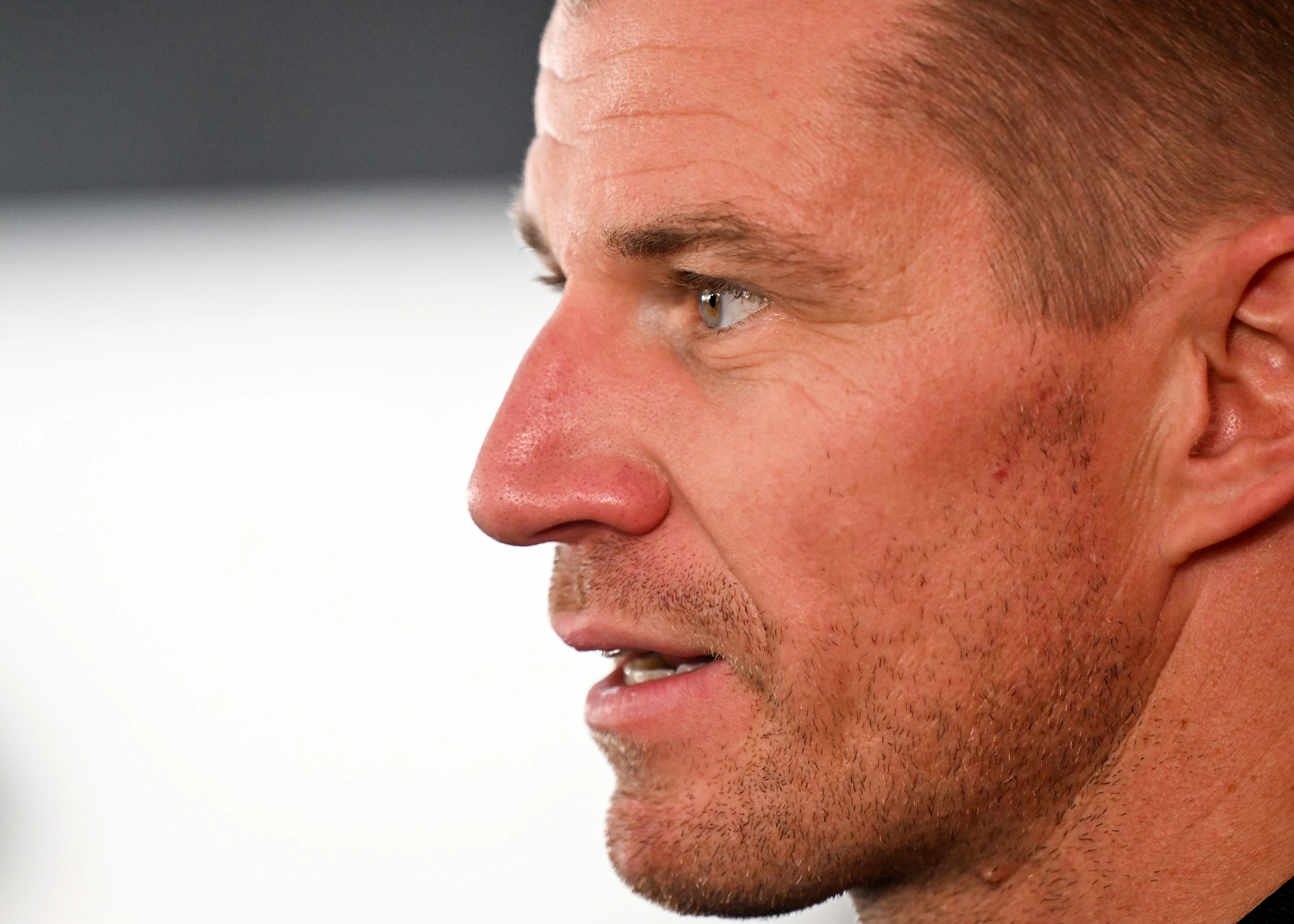Singapur, Singapur - 02 de octubre: Nico Hulkenberg de Alemania y Stake F1 Team Sauber Talks