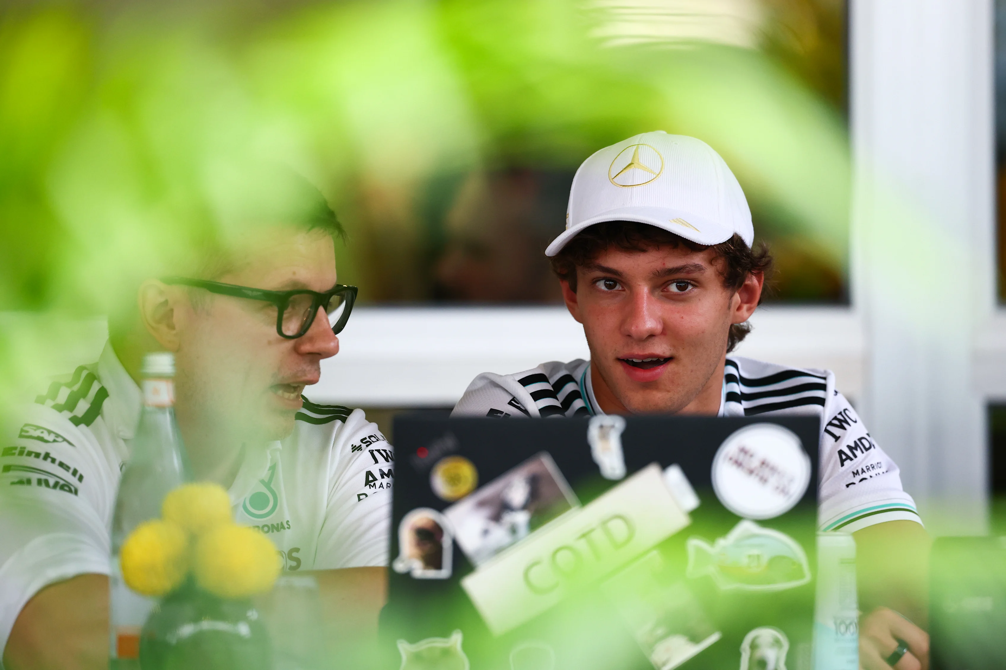 SINGAPUR, SINGAPUR - 2 DE OCTUBRE: Peter Bonnington, ingeniero de carrera del equipo Mercedes AMG Petronas F1