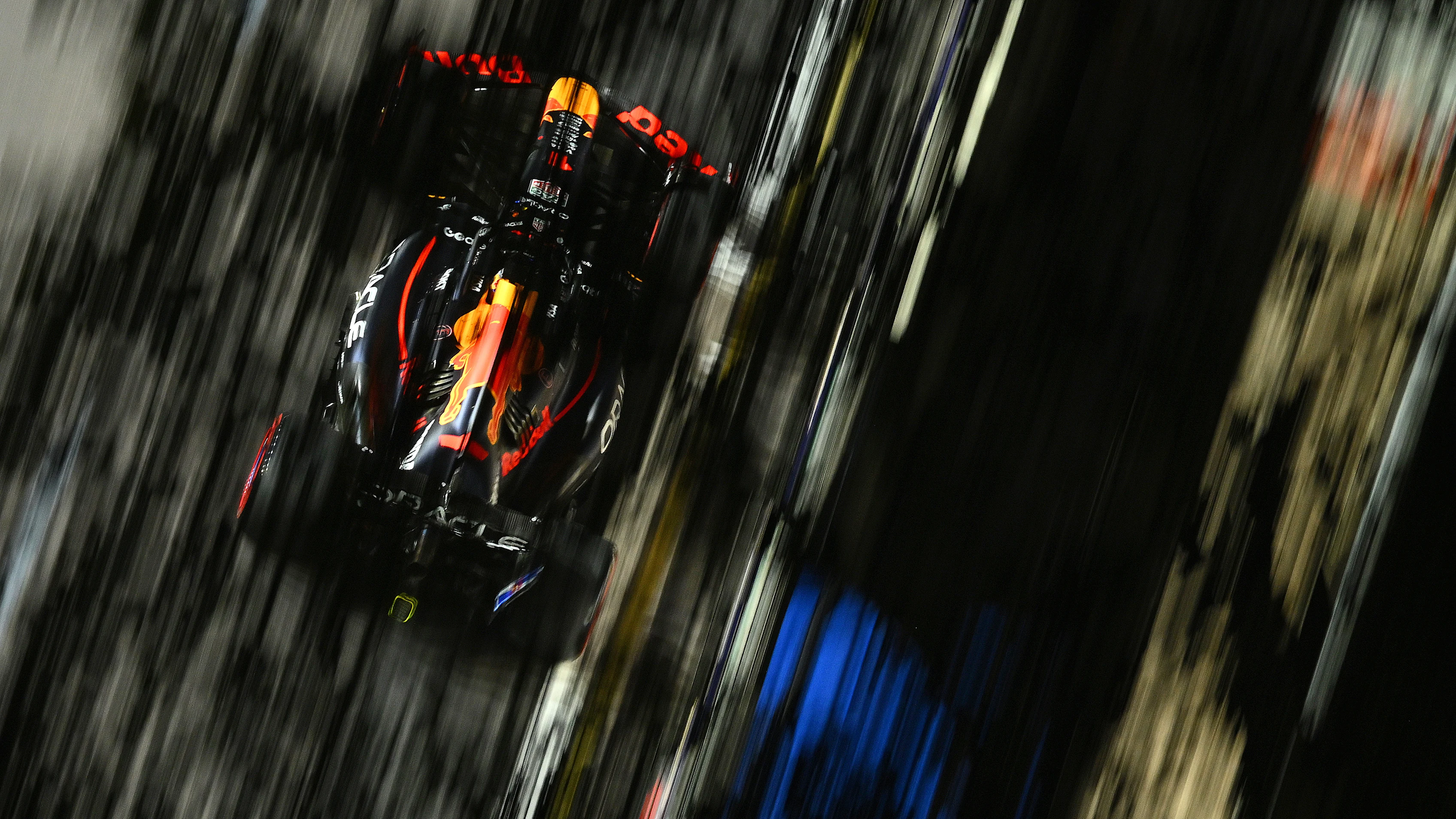 Singapur, Singapur - 03 de octubre: Max Verstappen de los Países Bajos conduciendo el (1) Oracle Red