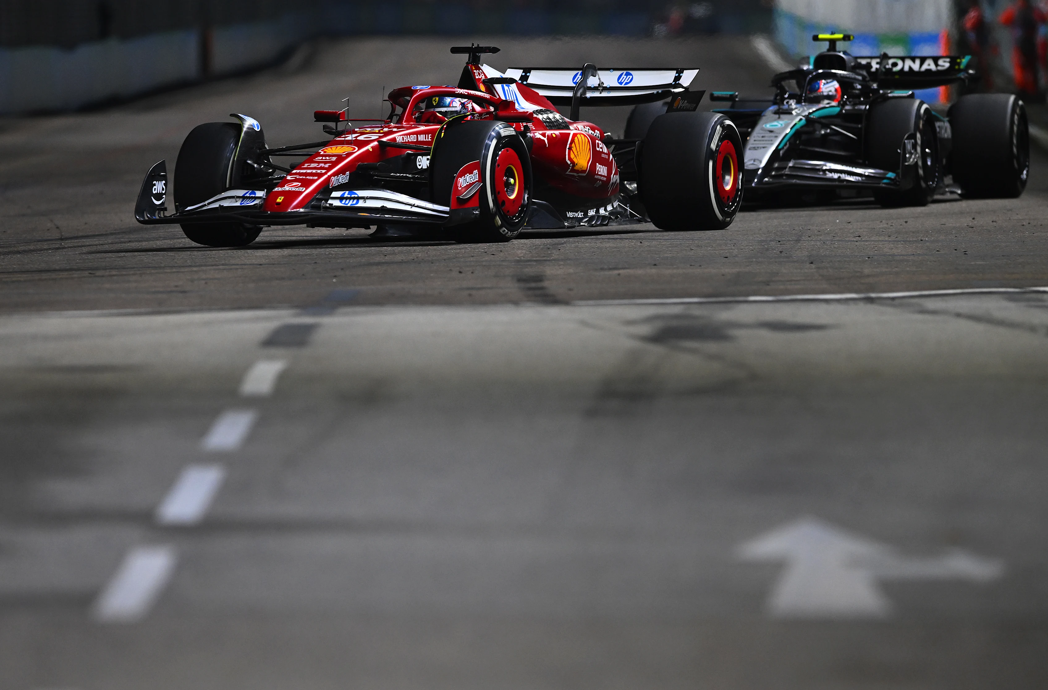 Singapur, Singapur - 05 de octubre: Charles Leclerc of Monaco Conduce la (16) Scuderia Ferrari
