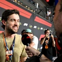 F1 75 El anfitrión en vivo Jack Whitehall disfrutó de la victoria de George en Singapur