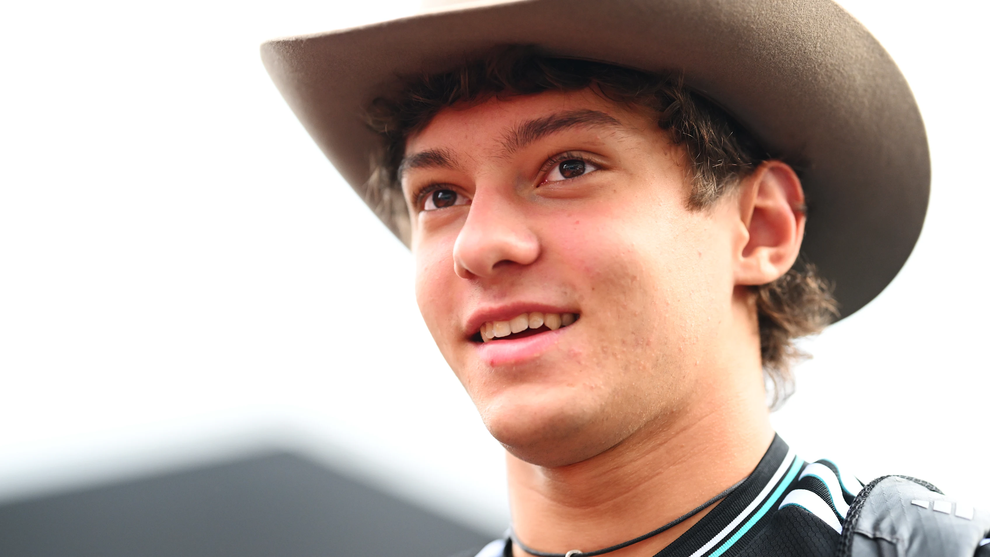 AUSTIN, TEXAS - 16 DE OCTUBRE: Andrea Kimi Antonelli de Italia y el equipo Mercedes AMG Petronas F1