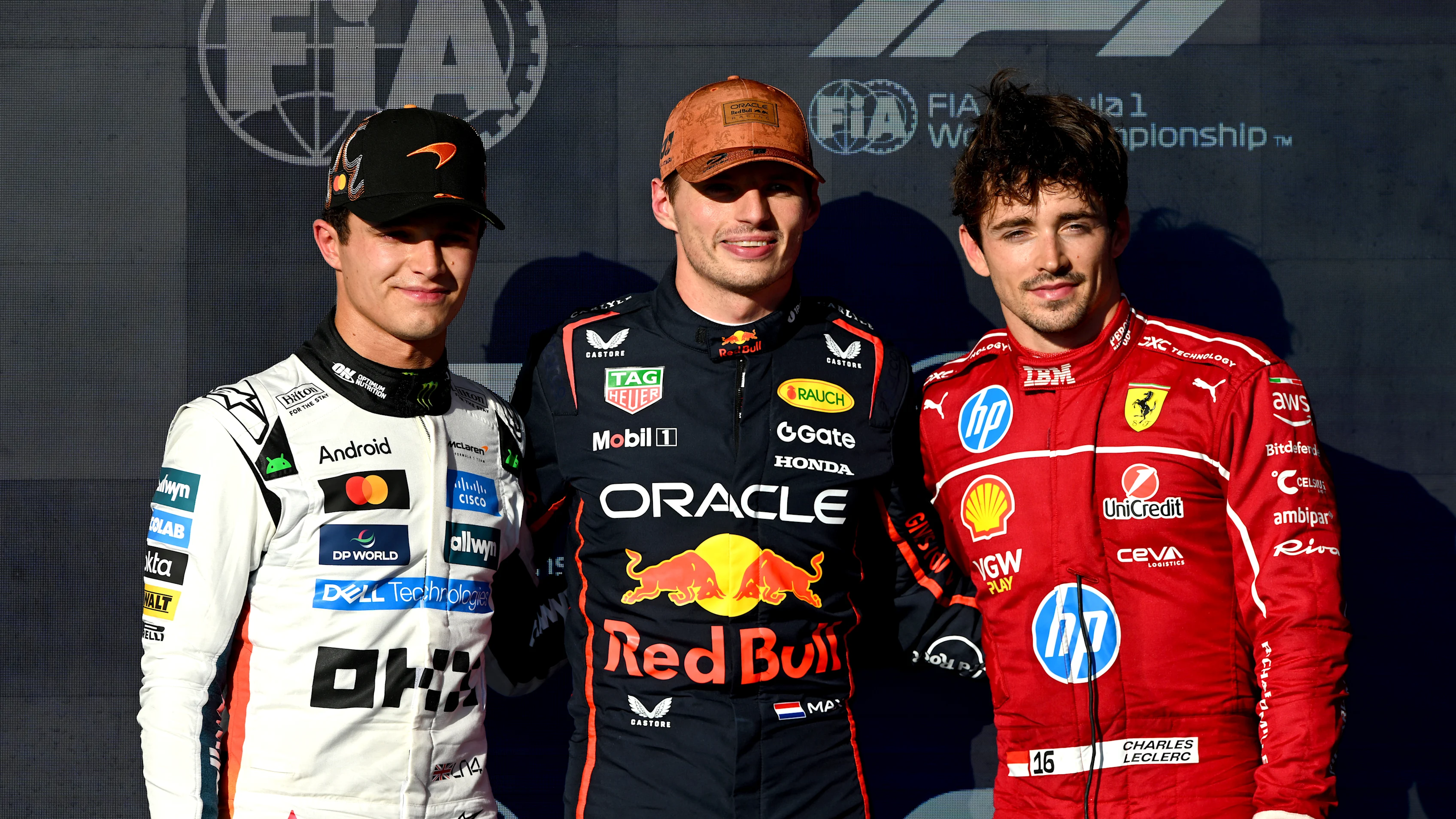 AUSTIN, TEXAS - 18 DE OCTUBRE: El clasificador de la pole position Max Verstappen de los Países Bajos y Oracle
