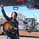 ¿La actuación de Drake Milligan en el concierto inaugural de la parrilla en COTA? Suena como algo que él haría...