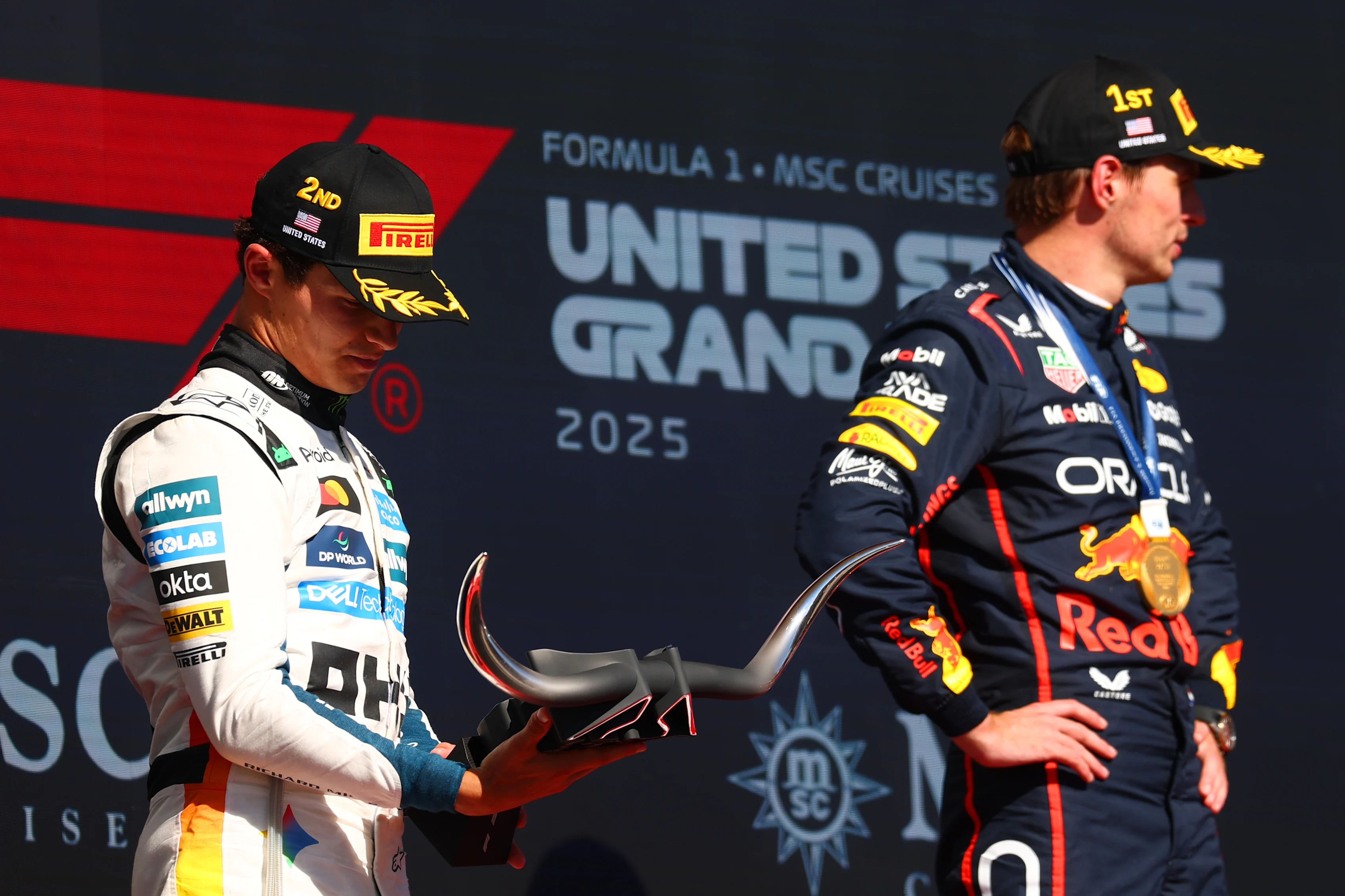AUSTIN, TEXAS - 19 DE OCTUBRE: Segundo clasificado, Lando Norris de Gran Bretaña y McLaren en el podio