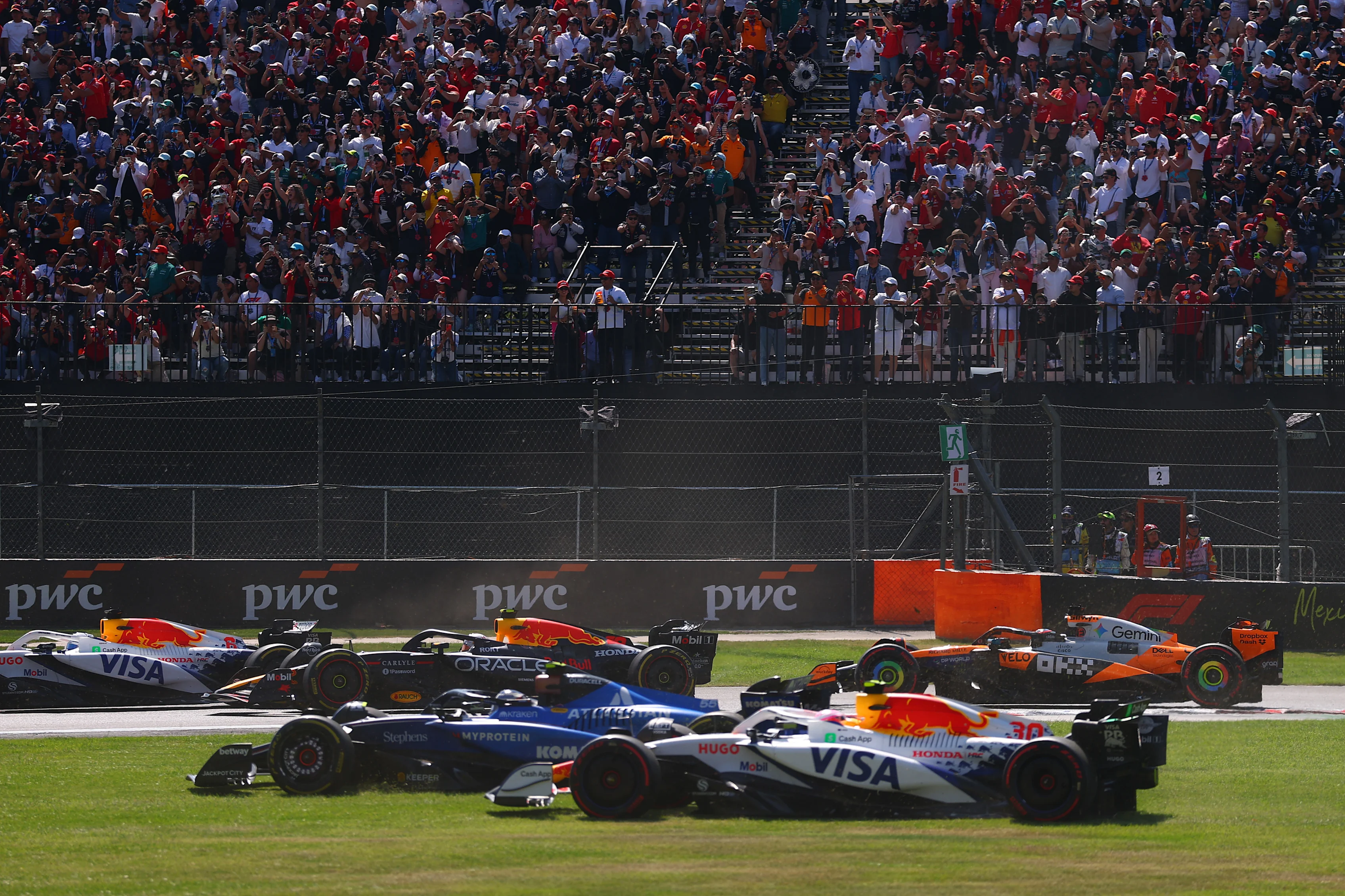 CIUDAD DE MÉXICO, MÉXICO - 26 DE OCTUBRE: Carlos Sainz de España conduciendo el (55) Williams FW47 Mercedes y