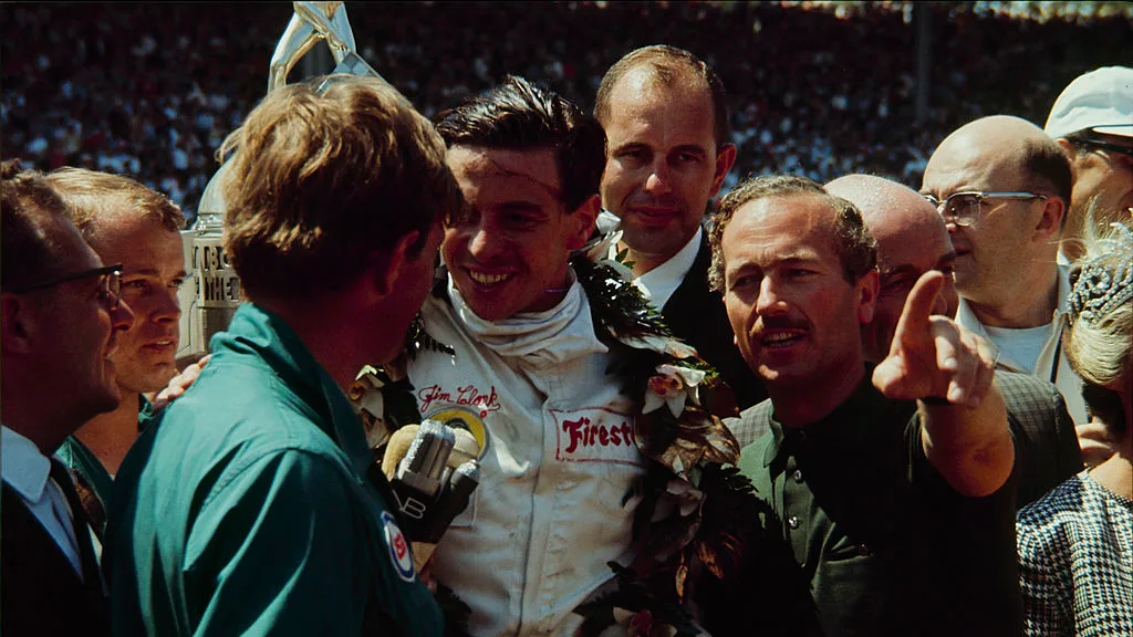 Estados Unidos - 01 de junio: 49 ° Indianápolis 500 - 1965. Jim Clark (Medio) con diseñador, ingeniero