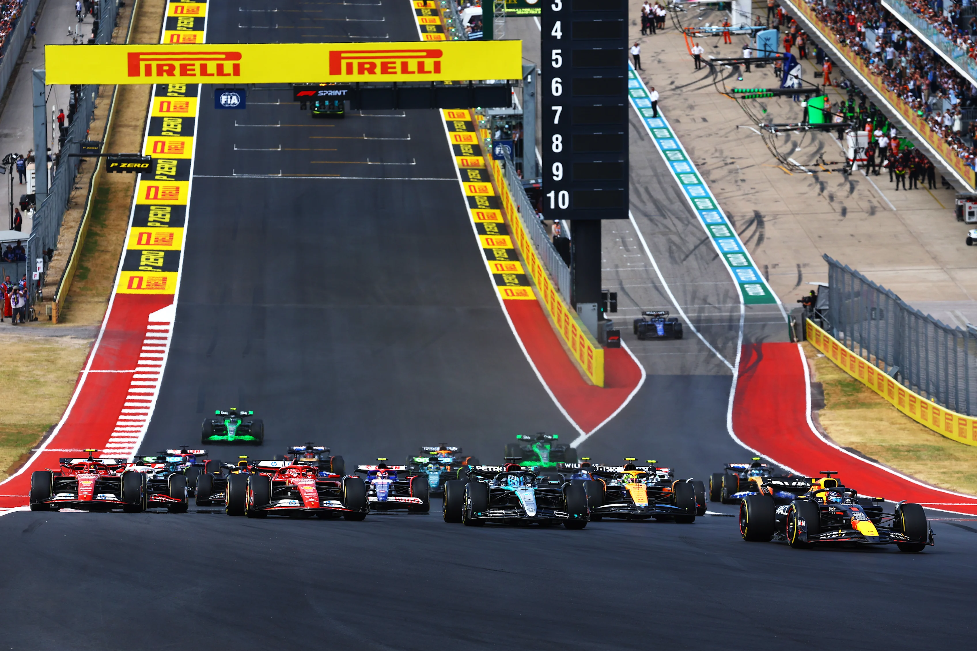 AUSTIN, TEXAS - 19 DE OCTUBRE: Max Verstappen de Holanda conduciendo el (1) Oracle Red Bull