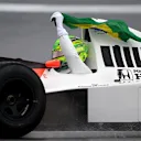 Durante sus vueltas, Hamilton replicó a Senna después de su primera victoria en el Gran Premio de Brasil: ondeando la bandera de Brasil desde la cabina del auto.
