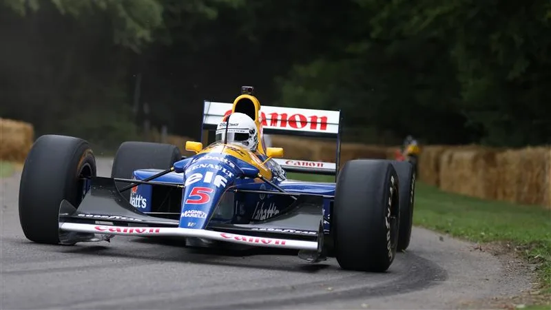 Seb Vettel llegó a Goodwood con uno de los coches más dominantes en la historia de la F1: el FW14B. Desliza para ver más imágenes