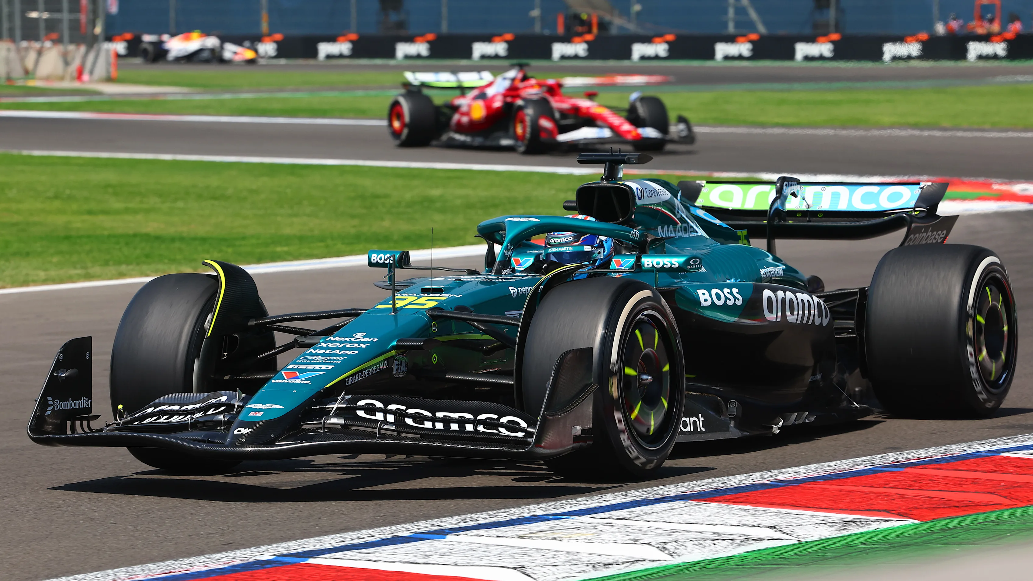CIUDAD DE MÉXICO, MÉXICO - 24 DE OCTUBRE: Jak Crawford de Estados Unidos conduciendo el (35) Aston Martin F1