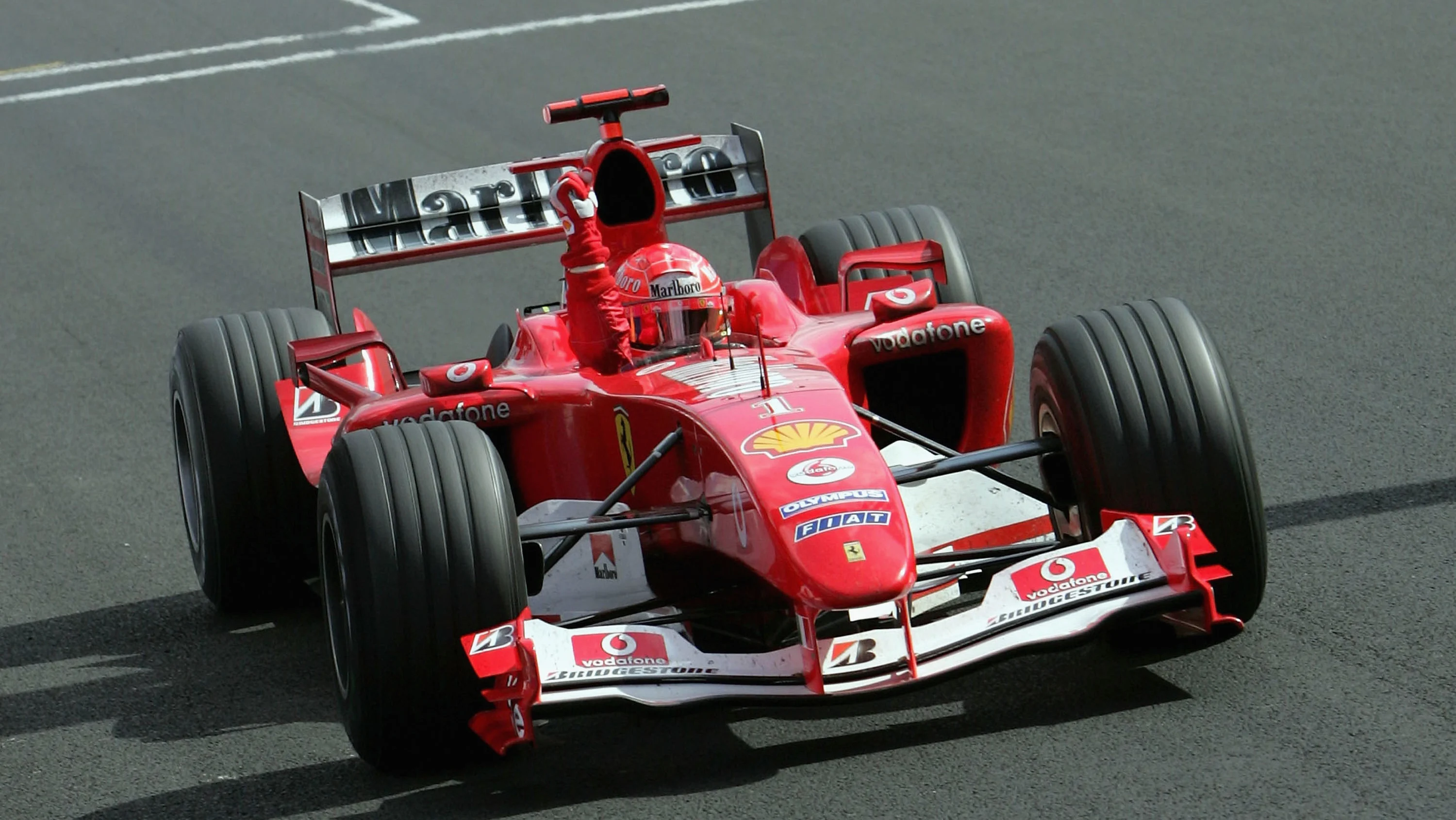 SPA FRANCORCHAMPS, BÉLGICA - 29 DE AGOSTO: Michael Schumacher de Alemania y Ferrari celebran su