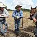 Otro día más en el rancho, colaborando como parte del equipo.