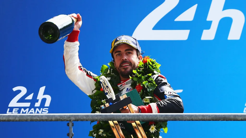 Le Mans, Francia - 17 de junio: el piloto del equipo híbrido Toyota Gazoo Racing TS050 Fernando Alonso reacciona