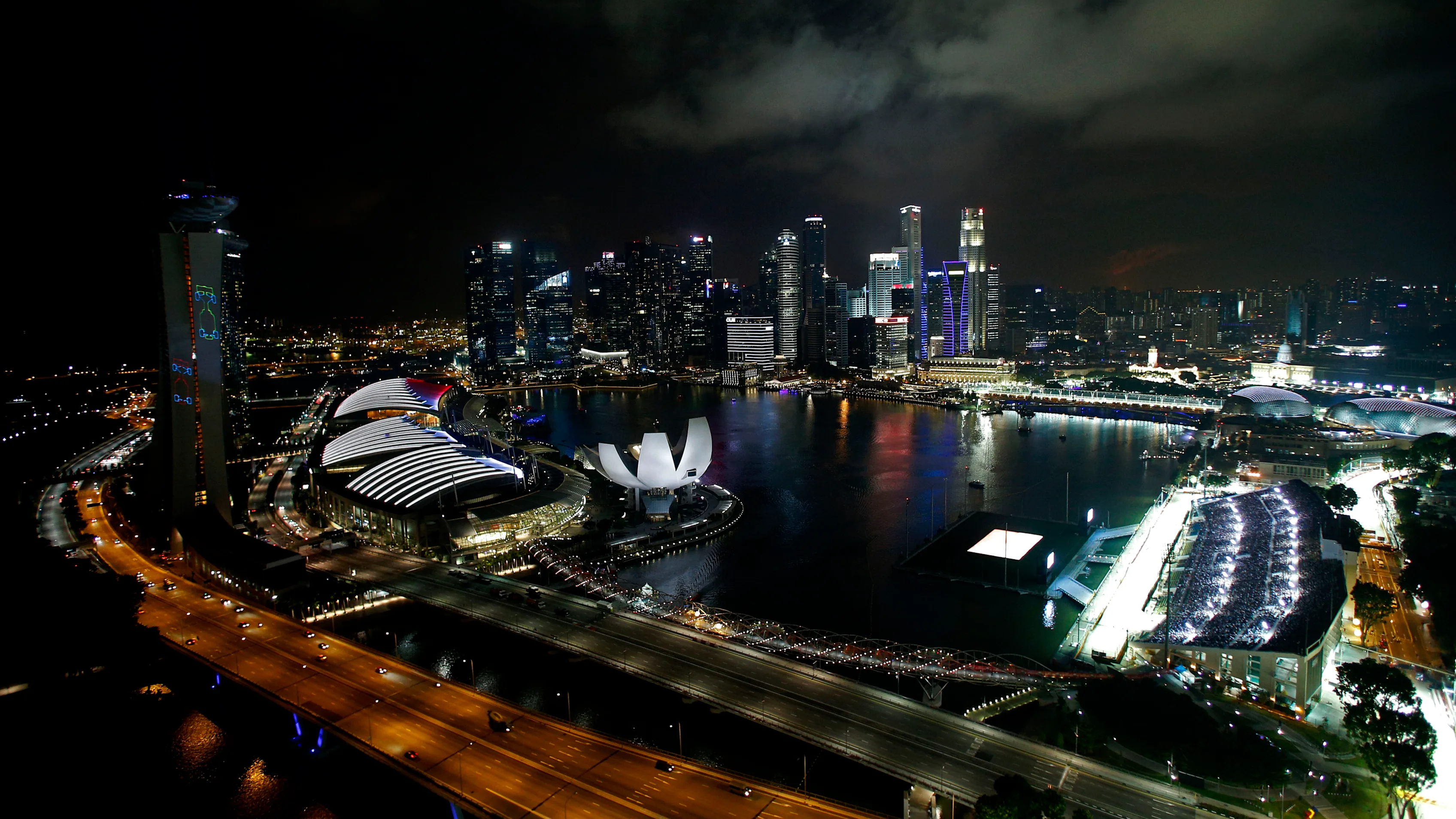 Acción superior y Marina Bay. Campeonato Mundial de Fórmula Uno, RD14, Gran Premio de Singapur, Marina