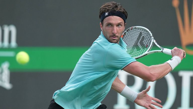 Arthur Rinderknech de Francia... busca jugar contra Valentin Vacherot de Mónaco durante la final del torneo de tenis Masters de Shanghai en el Centro de Tenis de la Ciudad Deportiva Qizhong Forest, en Shanghai, China, el domingo 12 de octubre de 2025. (Foto AP/Andy Wong)