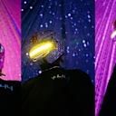 El casco del GP de Japón de edición especial de 2023 de Lewis Hamilton fue una colaboración entre el entonces piloto de Mercedes y el artista japonés Hajime Sorayama. Desliza para ver más imágenes