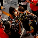 Leo es una estrella tan grande como sus padres en Monza, ¡a pesar de que Charles ganó la carrera! Desliza para ver más imágenes