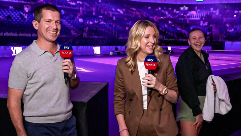 Amanda Anisimova habla con Tim Henman