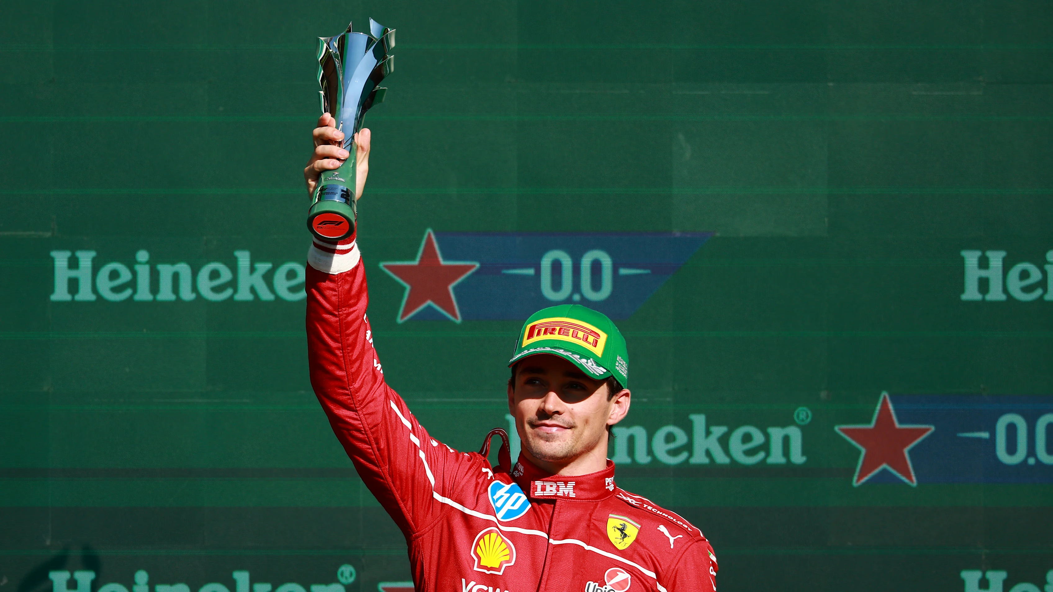 CIUDAD DE MÉXICO, MÉXICO - 26 DE OCTUBRE: Segundo clasificado, Charles Leclerc de Mónaco y la Scuderia Ferrari