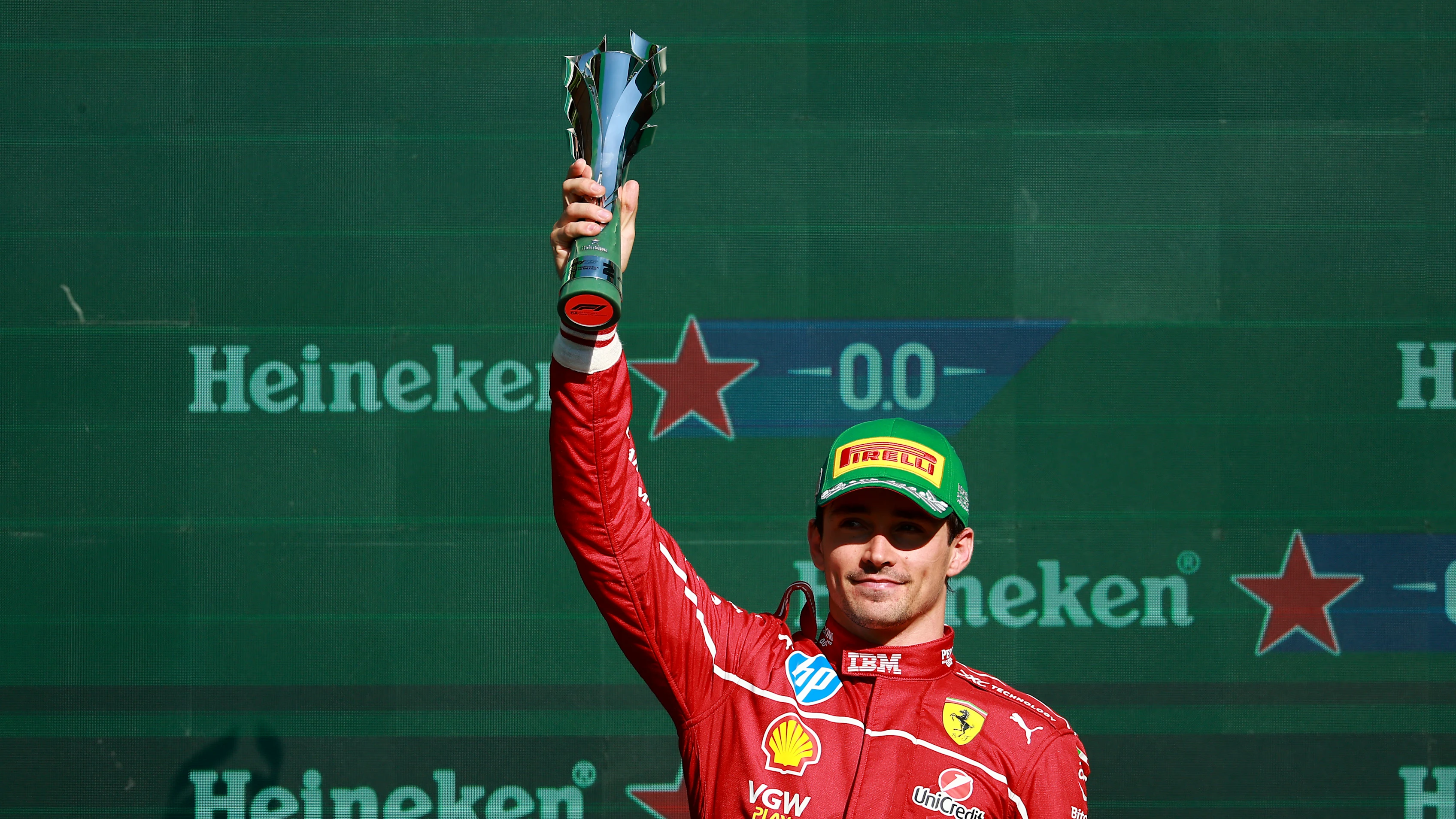 CIUDAD DE MÉXICO, MÉXICO - 26 DE OCTUBRE: Segundo clasificado, Charles Leclerc de Mónaco y la Scuderia Ferrari