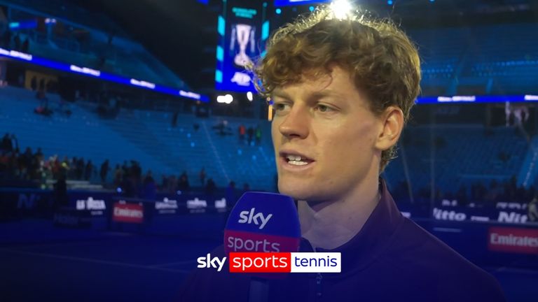 Jannik Sinner estaba emocionado después de vencer a su gran rival Carlos Alcaraz para ganar las Finales ATP por segunda vez consecutiva.