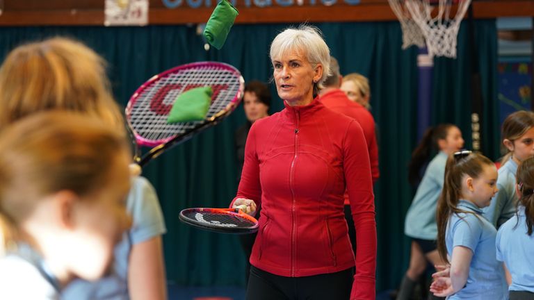 Judy Murray participa en un taller de tenis en la escuela primaria Mount Vernon, Glasgow, como parte de una campaña para lograr que más mujeres participen en s