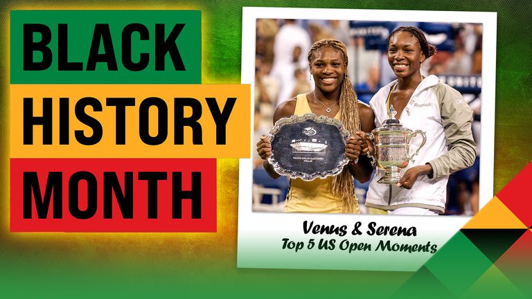 Venus Williams y Serena Williams posan con sus trofeos después de la final individual femenina del US Open en Nueva York el sábado 8 de septiembre de 2001.