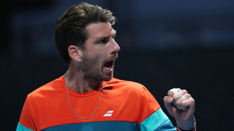 Cameron Norrie de Gran Bretaña reacciona durante su partido de segunda ronda contra Emilio Nava de Estados Unidos en el campeonato de tenis del Abierto de Australia en Melbourne, Australia, el miércoles 21 de enero de 2026. (Foto AP/Dar Yasin)