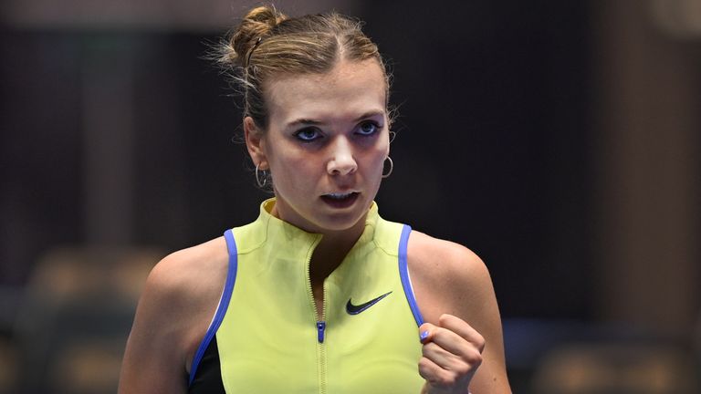 Katie Boulter (Reino Unido) en acción durante el partido contra Katie Volynets (EE.UU.) en el torneo de tenis femenino WTA Ostrava Open en Ostrava,