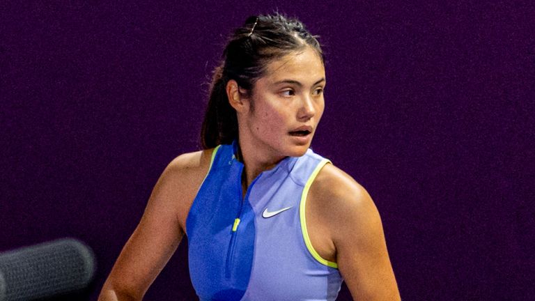 Emma Raducanu realizó una remontada notable para alcanzar los cuartos de final del Abierto de Transilvania