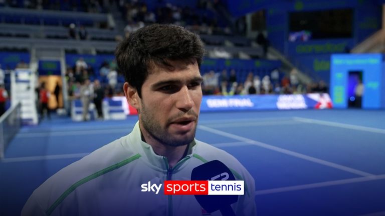 Carlos Alcaraz estaba de buen humor después de vencer a Andrey Rublev para llegar a la final del Abierto de Qatar.