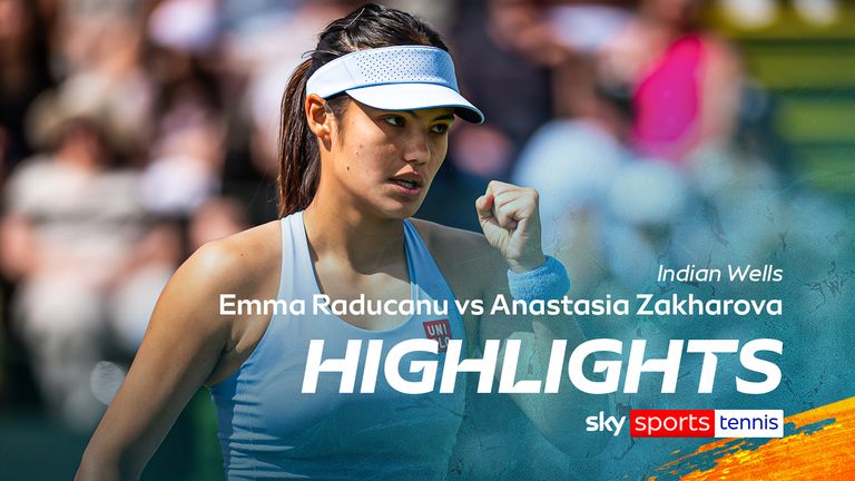 Emma Raducanu de Gran Bretaña reacciona mientras juega contra Anastasia Zakharova en la segunda ronda del día 3 del BNP Paribas Open en Indian Wells. 