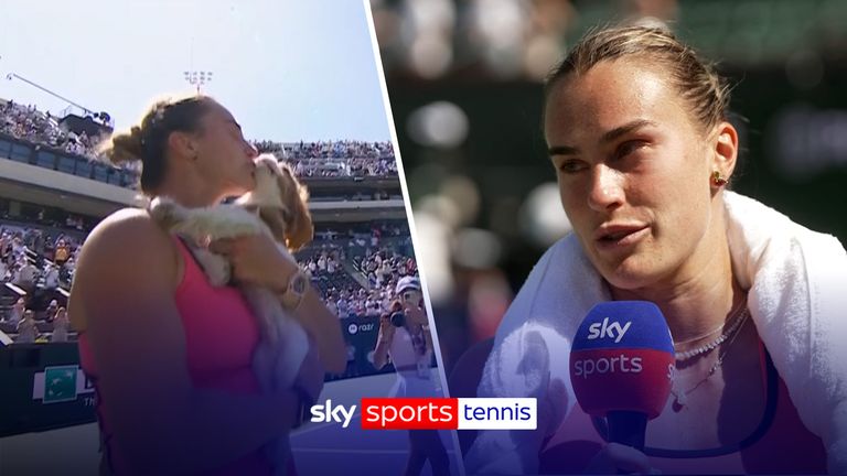 Aryna Sabalenka está acompañada por su adorado perro en la cancha después de la victoria sobre Elena Rybakina para sellar el título de Indian Wells.