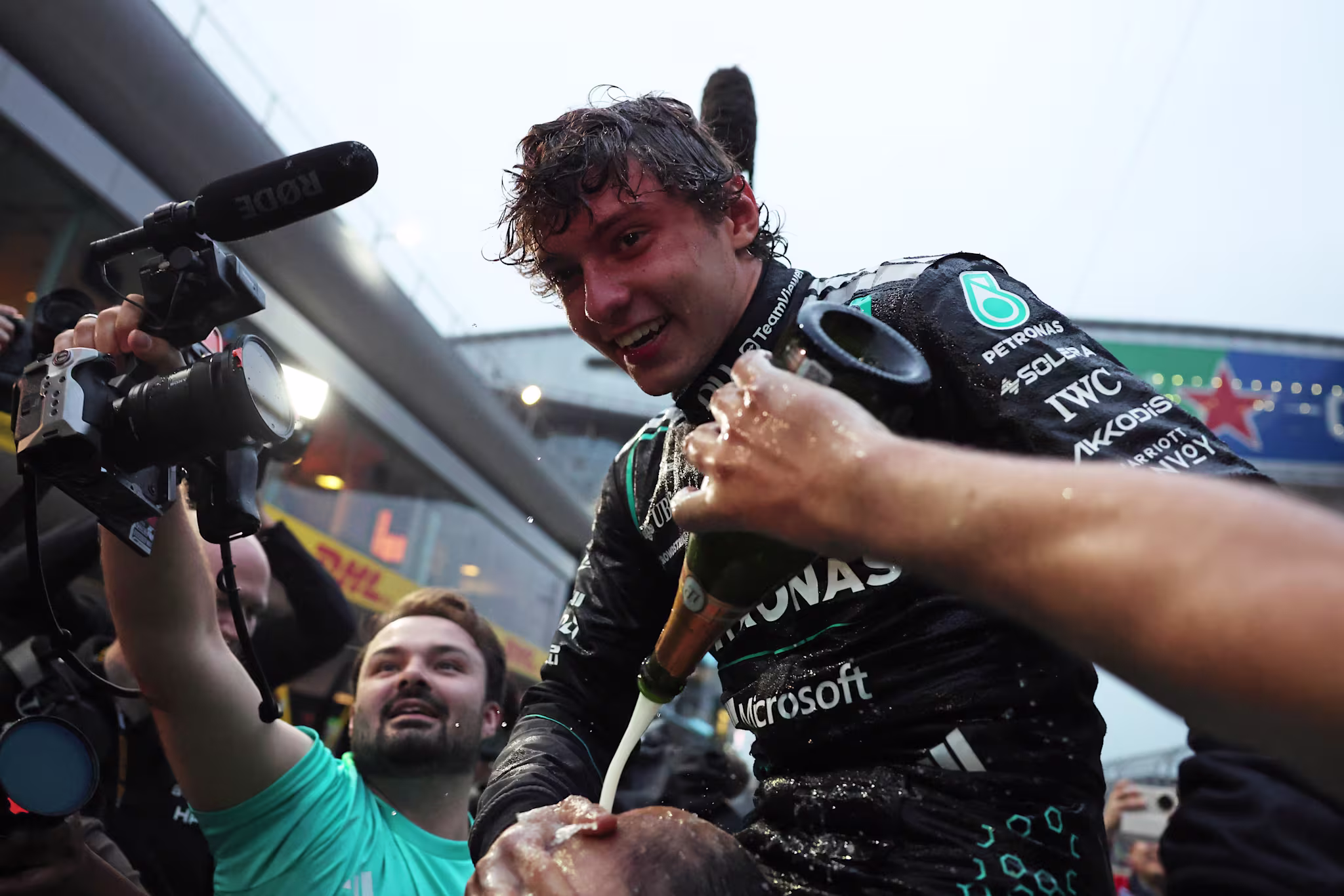 Cómo reaccionaron los pilotos de F1 ante la primera victoria de Antonelli en un Gran Premio en las redes sociales