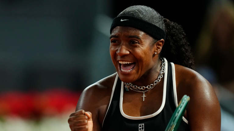 Hailey Baptiste celebra su victoria en cuartos de final sobre la número uno del mundo, Aryna Sabalenka, en el Abierto de Madrid.
